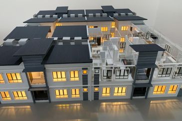 Jenderam Hilir 3 storey townhouse near Putrajaya and Bangi with good price and unit 24 x 45 ft