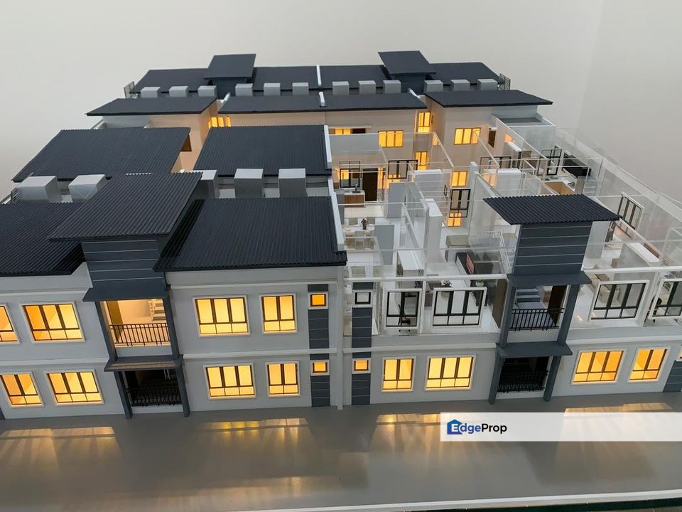 Jenderam Hilir 3 storey townhouse near Putrajaya and Bangi with good price and unit 24 x 45 ft, Selangor, Sepang