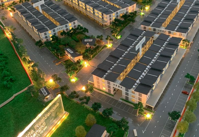 Jenderam Hilir 3 storey townhouse near Putrajaya and Bangi with good price and unit 24 x 45 ft