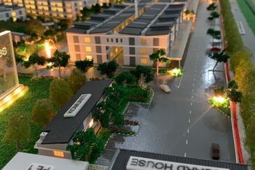 Jenderam Hilir 3 storey townhouse near Putrajaya and Bangi with good price and unit 24 x 45 ft