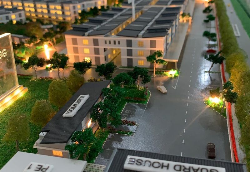 Jenderam Hilir 3 storey townhouse near Putrajaya and Bangi with good price and unit 24 x 45 ft