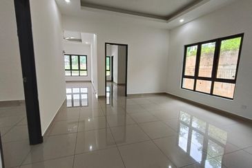 Jenderam Hilir 3 storey townhouse near Putrajaya and Bangi with good price and unit 24 x 45 ft