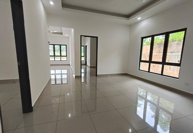 Jenderam Hilir 3 storey townhouse near Putrajaya and Bangi with good price and unit 24 x 45 ft