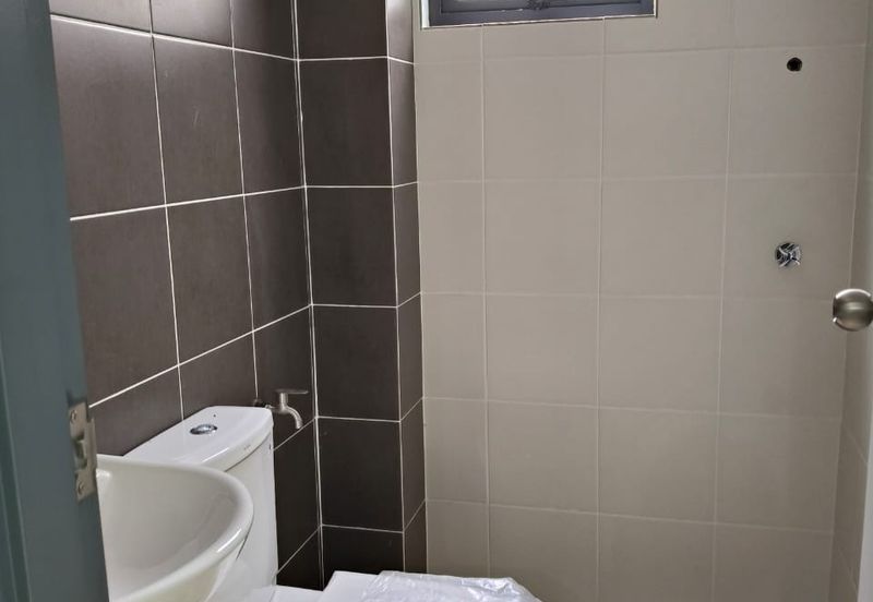 Jenderam Hilir 3 storey townhouse near Putrajaya and Bangi with good price and unit 24 x 45 ft