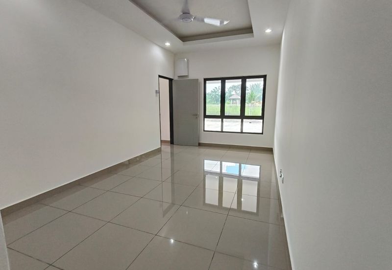 Jenderam Hilir 3 storey townhouse near Putrajaya and Bangi with good price and unit 24 x 45 ft