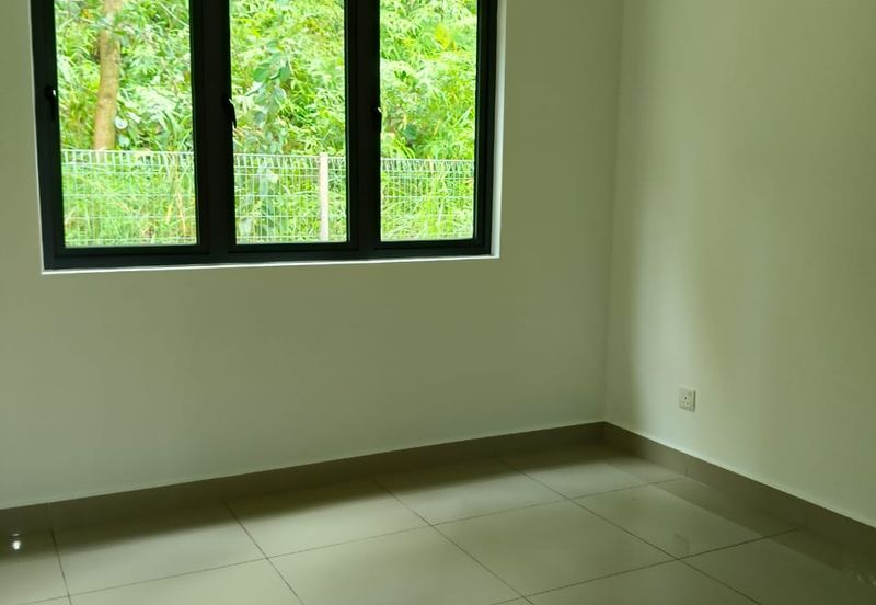 Jenderam Hilir 3 storey townhouse near Putrajaya and Bangi with good price and unit 24 x 45 ft