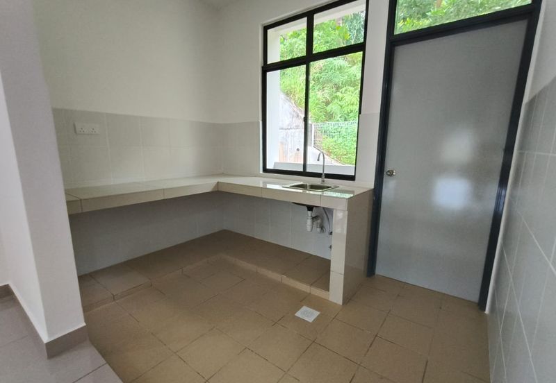 Jenderam Hilir 3 storey townhouse near Putrajaya and Bangi with good price and unit 24 x 45 ft