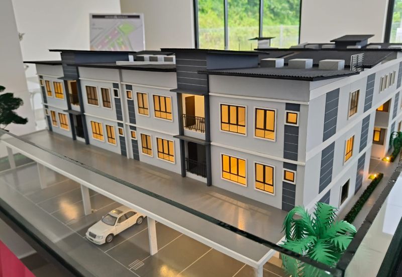 Jenderam Hilir 3 storey townhouse near Putrajaya and Bangi with good price and unit 24 x 45 ft