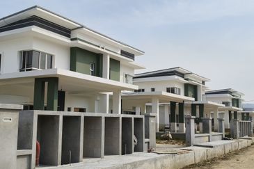 Semi-D 2 Storey near Sepang berdekatan masjid Taman Salak Mulia , AEON Nilai dan KLIA dan dengan suasana tenang