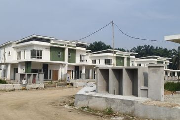 Semi-D 2 Storey near Sepang berdekatan masjid Taman Salak Mulia , AEON Nilai dan KLIA dan dengan suasana tenang