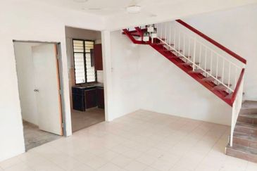 2sty Putra Perdana Puchong Corner, Non Bumi, Tanah