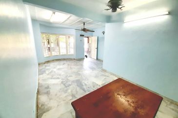 1.5 sty Bandar Kinrara Puchong Freehold, Cantik, E