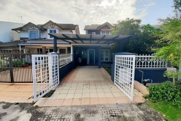 1.5 sty Bandar Kinrara Puchong Freehold, Cantik, E