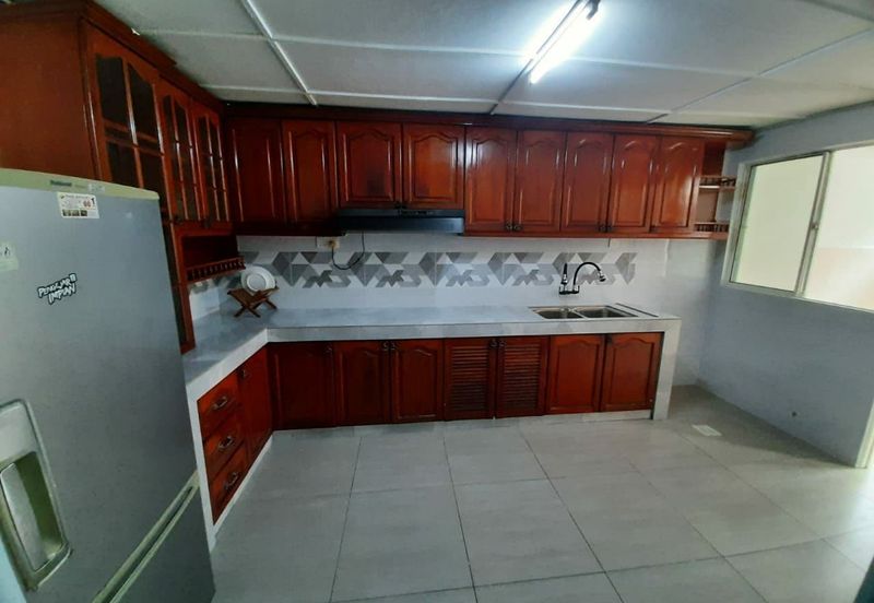 1.5 sty Bandar Kinrara Puchong Freehold, Cantik, E