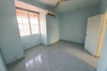 1.5 sty Bandar Kinrara Puchong Freehold, Cantik, E