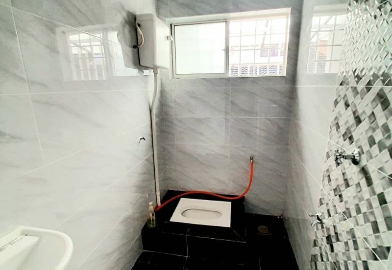 1.5 sty Bandar Kinrara Puchong Freehold, Cantik, E