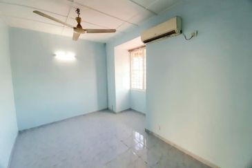1.5 sty Bandar Kinrara Puchong Freehold, Cantik, E