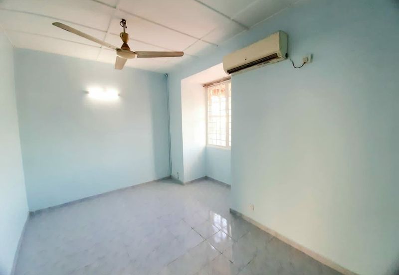 1.5 sty Bandar Kinrara Puchong Freehold, Cantik, E