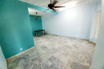 1.5 sty Bandar Kinrara Puchong Freehold, Cantik, E