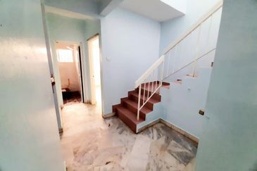 1.5 sty Bandar Kinrara Puchong Freehold, Cantik, E