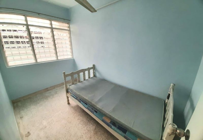 1.5 sty Bandar Kinrara Puchong Freehold, Cantik, E