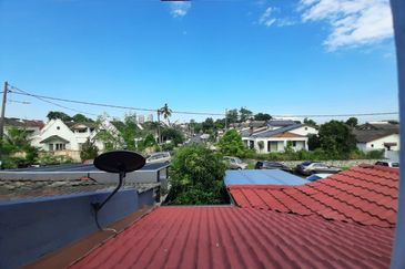 1.5 sty Bandar Kinrara Puchong Freehold, Cantik, E