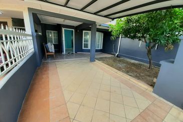 1.5 sty Bandar Kinrara Puchong Freehold, Cantik, E