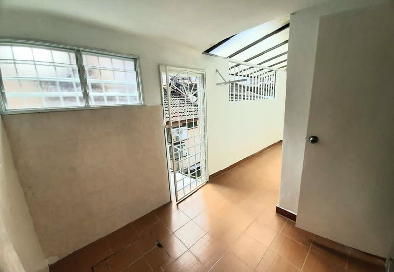 1.5 sty Bandar Kinrara Puchong Freehold, Cantik, E