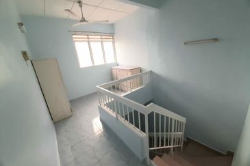 1.5 sty Bandar Kinrara Puchong Freehold, Cantik, E