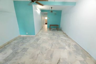 1.5 sty Bandar Kinrara Puchong Freehold, Cantik, E