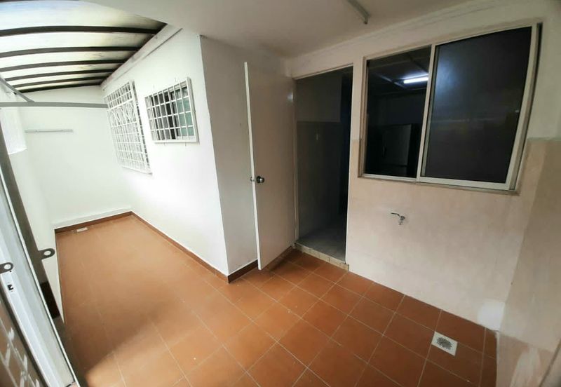 1.5 sty Bandar Kinrara Puchong Freehold, Cantik, E