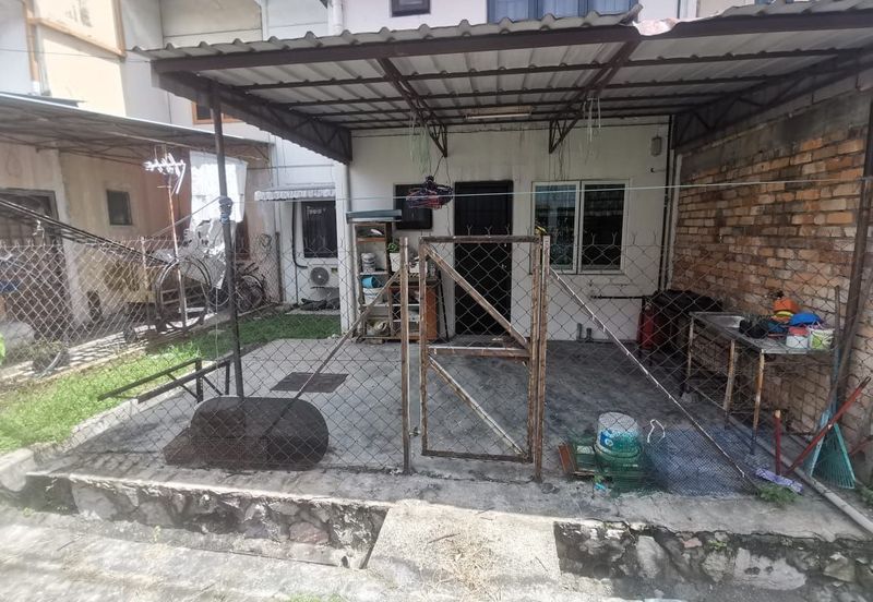 2 sty Taman Kembangsari  Seri Kembangan Reno,Near MRT,Kitchen Cabinet