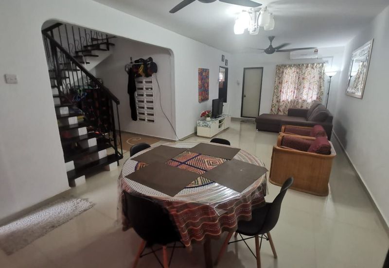 2 sty Taman Kembangsari  Seri Kembangan Reno,Near MRT,Kitchen Cabinet