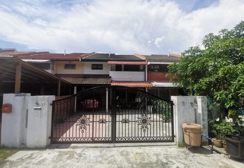 2 sty Taman Kembangsari  Seri Kembangan Reno,Near MRT,Kitchen Cabinet