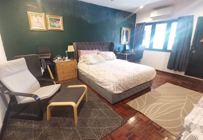 2 sty Taman Kembangsari  Seri Kembangan Reno,Near MRT,Kitchen Cabinet