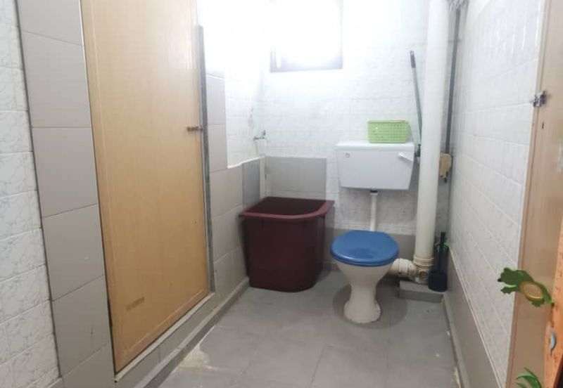 2 sty Taman Kembangsari  Seri Kembangan Reno,Near MRT,Kitchen Cabinet