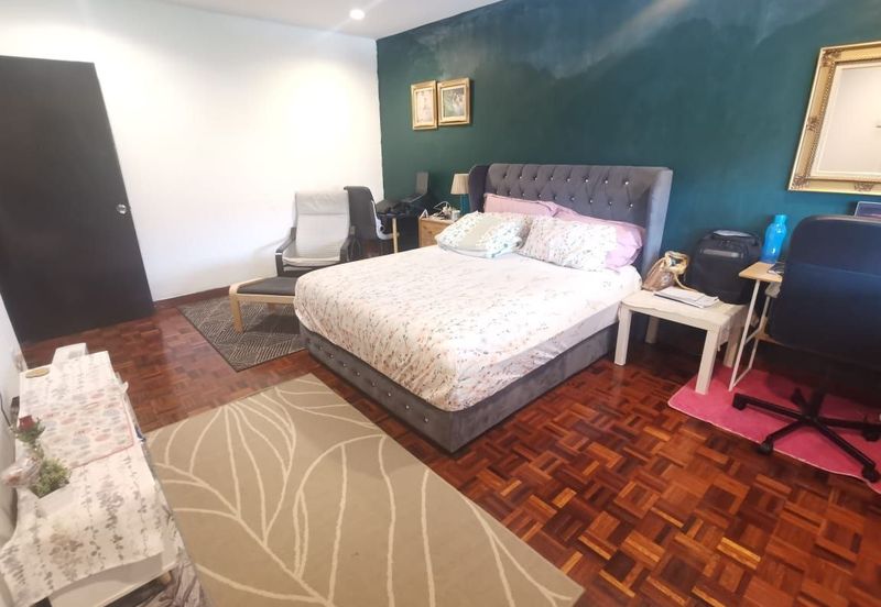 2 sty Taman Kembangsari  Seri Kembangan Reno,Near MRT,Kitchen Cabinet