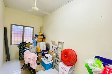 1sty house Lestari Putra Seri Kembangan Endlot,Cantik, Face Open,Murah