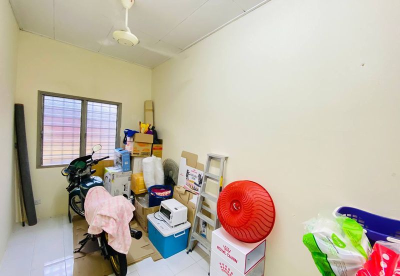 1sty house Lestari Putra Seri Kembangan Endlot,Cantik, Face Open,Murah