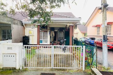 1sty house Lestari Putra Seri Kembangan Endlot,Cantik, Face Open,Murah