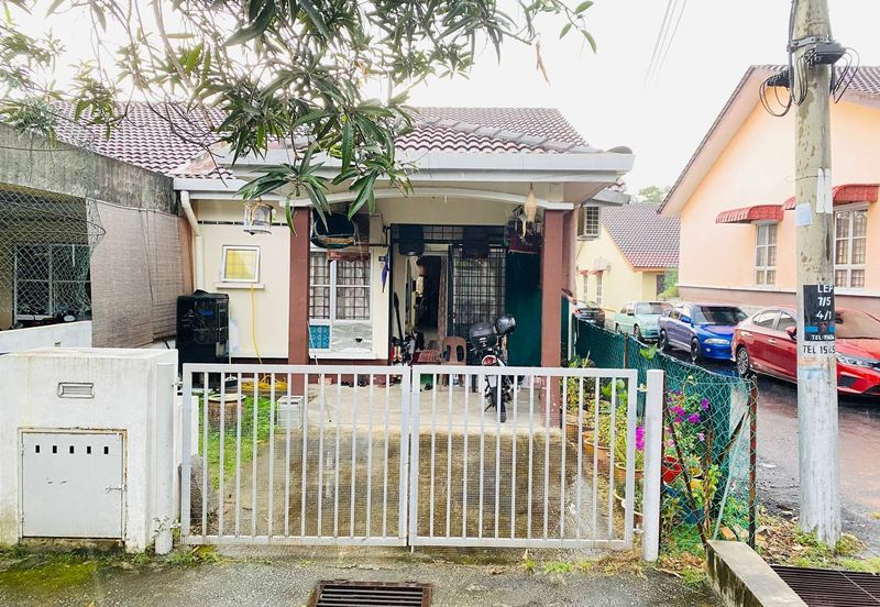 1sty house Lestari Putra Seri Kembangan Endlot,Cantik, Face Open,Murah