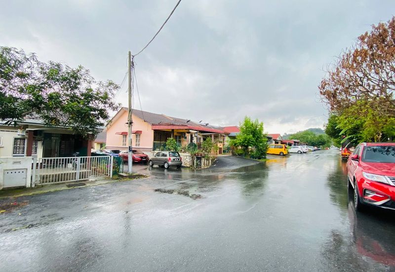 1sty house Lestari Putra Seri Kembangan Endlot,Cantik, Face Open,Murah