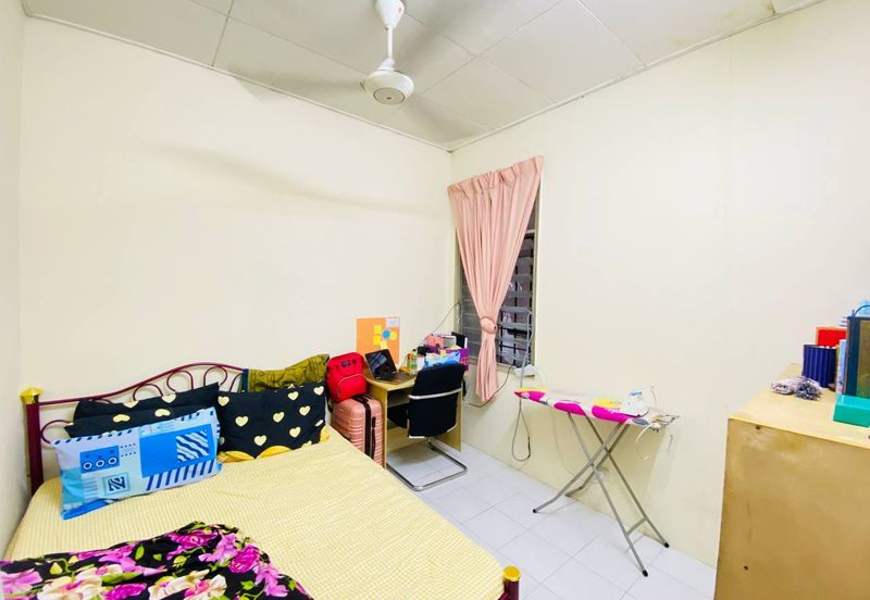 1sty house Lestari Putra Seri Kembangan Endlot,Cantik, Face Open,Murah