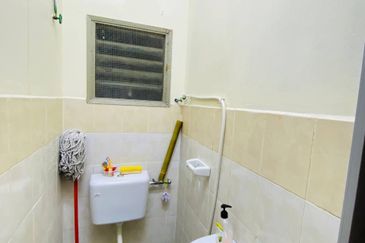 1sty house Lestari Putra Seri Kembangan Endlot,Cantik, Face Open,Murah