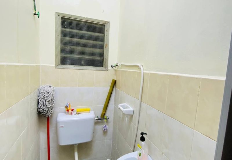 1sty house Lestari Putra Seri Kembangan Endlot,Cantik, Face Open,Murah