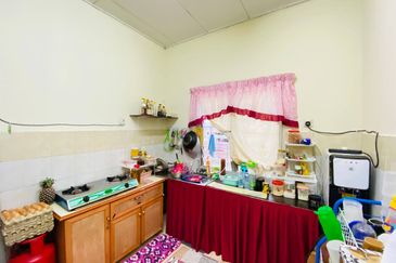 1sty house Lestari Putra Seri Kembangan Endlot,Cantik, Face Open,Murah