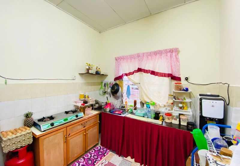 1sty house Lestari Putra Seri Kembangan Endlot,Cantik, Face Open,Murah