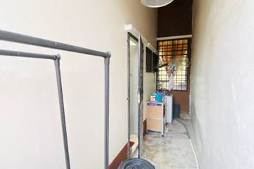 1sty house Lestari Putra Seri Kembangan Endlot,Cantik, Face Open,Murah