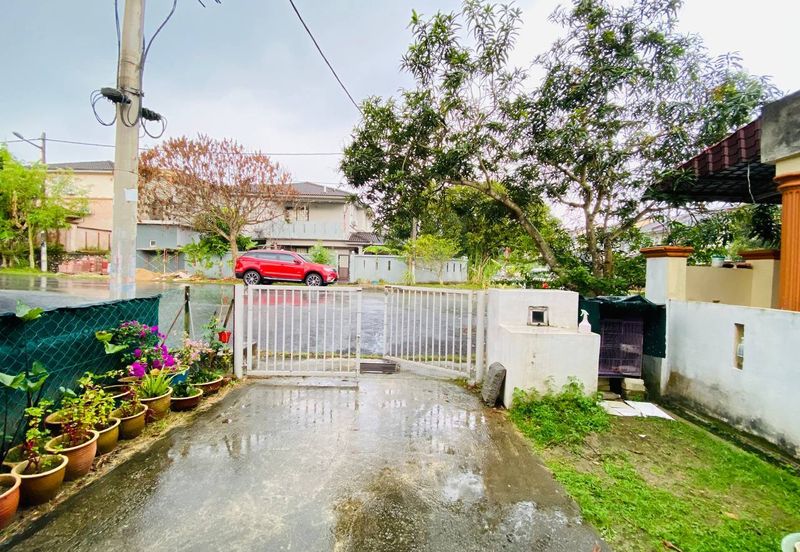 1sty house Lestari Putra Seri Kembangan Endlot,Cantik, Face Open,Murah