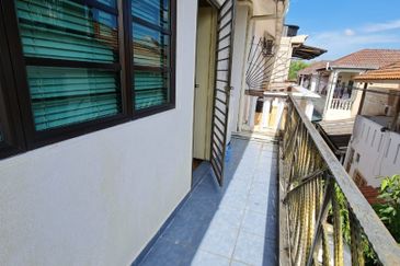 2 storey house Bandar Kinrara BK 5 Puchong Freehold Cantik Fully Furnished